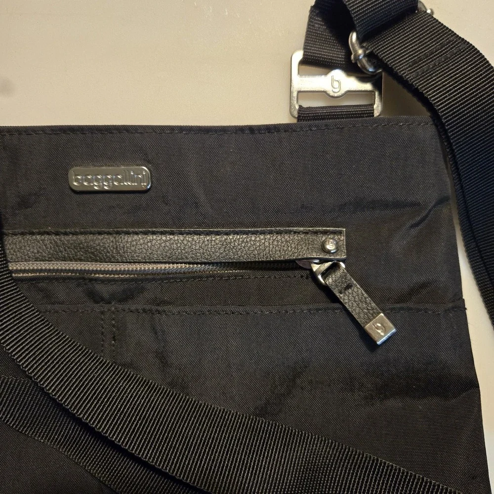 Baggallini Black Nylon Crossbody Bag Purse -EUC